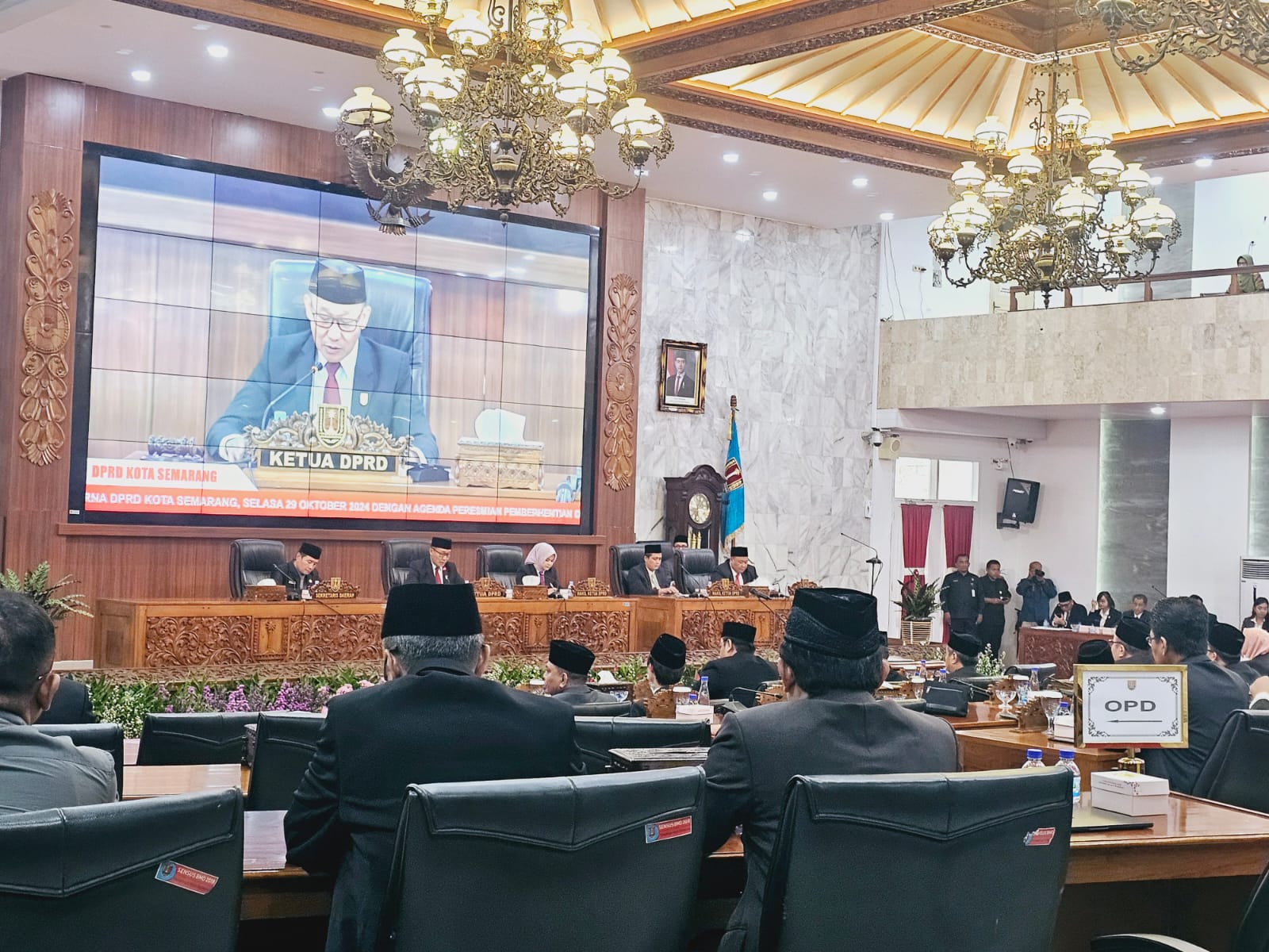 Peresmian Pemberhentian dan Pengangkatan Pengganti Antar Waktu Anggota DPRD Kota Semarang Masa Keanggotaan 2024-2029